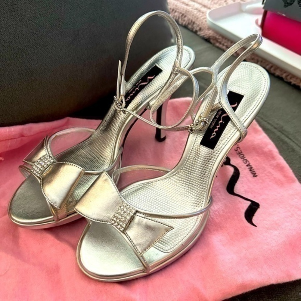 NEW WITH BOX Nina | Silver & Clear Bow Tie Heels